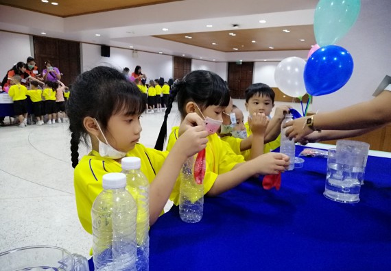 ภาพกิจกรรม คณะวิทยาศาสตร์และเทคโนโลยี จัดค่ายวิทยาศาสตร์โรงเรียนสาธิตฯ ระดับอนุบาล 1-2