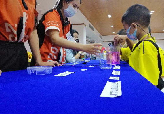 ภาพกิจกรรม คณะวิทยาศาสตร์และเทคโนโลยี จัดค่ายวิทยาศาสตร์โรงเรียนสาธิตฯ ระดับอนุบาล 1-2