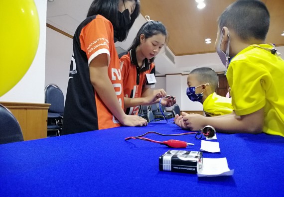 ภาพกิจกรรม คณะวิทยาศาสตร์และเทคโนโลยี จัดค่ายวิทยาศาสตร์โรงเรียนสาธิตฯ ระดับอนุบาล 1-2