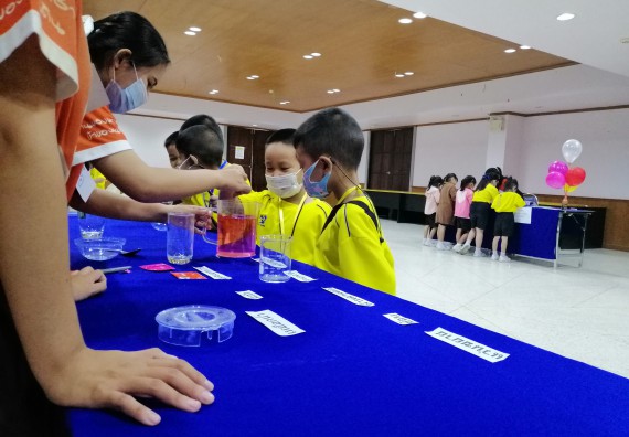 ภาพกิจกรรม คณะวิทยาศาสตร์และเทคโนโลยี จัดค่ายวิทยาศาสตร์โรงเรียนสาธิตฯ ระดับอนุบาล 1-2