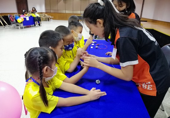 ภาพกิจกรรม คณะวิทยาศาสตร์และเทคโนโลยี จัดค่ายวิทยาศาสตร์โรงเรียนสาธิตฯ ระดับอนุบาล 1-2