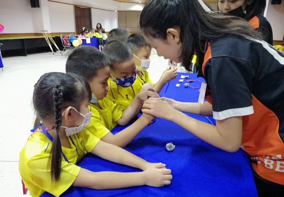 ภาพกิจกรรม คณะวิทยาศาสตร์และเทคโนโลยี จัดค่ายวิทยาศาสตร์โรงเรียนสาธิตฯ ระดับอนุบาล 1-2