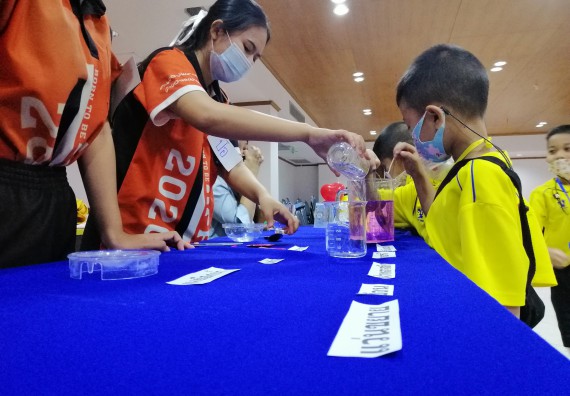 ภาพกิจกรรม คณะวิทยาศาสตร์และเทคโนโลยี จัดค่ายวิทยาศาสตร์โรงเรียนสาธิตฯ ระดับอนุบาล 1-2