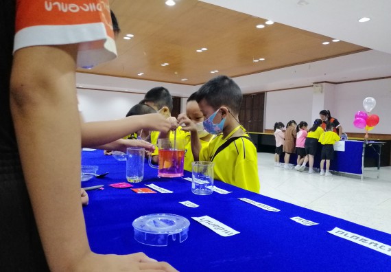 ภาพกิจกรรม คณะวิทยาศาสตร์และเทคโนโลยี จัดค่ายวิทยาศาสตร์โรงเรียนสาธิตฯ ระดับอนุบาล 1-2