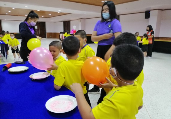 ภาพกิจกรรม คณะวิทยาศาสตร์และเทคโนโลยี จัดค่ายวิทยาศาสตร์โรงเรียนสาธิตฯ ระดับอนุบาล 1-2