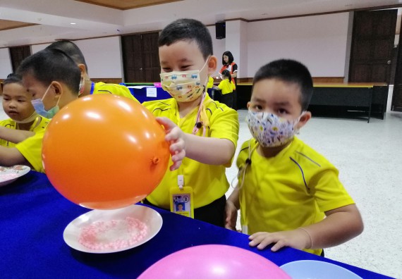 ภาพกิจกรรม คณะวิทยาศาสตร์และเทคโนโลยี จัดค่ายวิทยาศาสตร์โรงเรียนสาธิตฯ ระดับอนุบาล 1-2