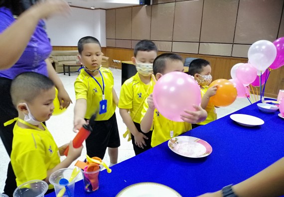 ภาพกิจกรรม คณะวิทยาศาสตร์และเทคโนโลยี จัดค่ายวิทยาศาสตร์โรงเรียนสาธิตฯ ระดับอนุบาล 1-2