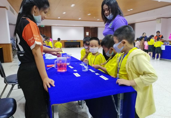 ภาพกิจกรรม คณะวิทยาศาสตร์และเทคโนโลยี จัดค่ายวิทยาศาสตร์โรงเรียนสาธิตฯ ระดับอนุบาล 1-2