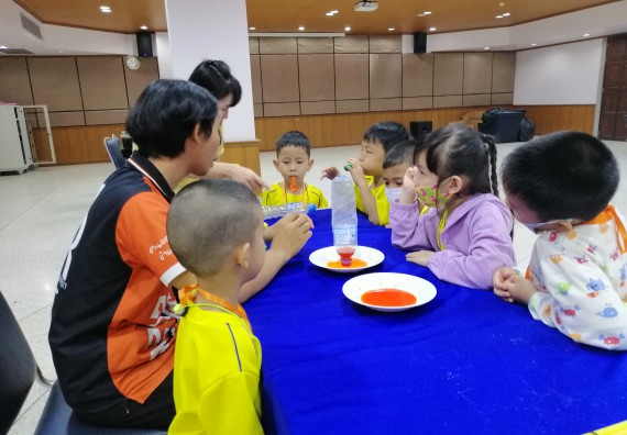 ภาพกิจกรรม คณะวิทยาศาสตร์และเทคโนโลยี จัดค่ายวิทยาศาสตร์โรงเรียนสาธิตฯ ระดับอนุบาล 1-2