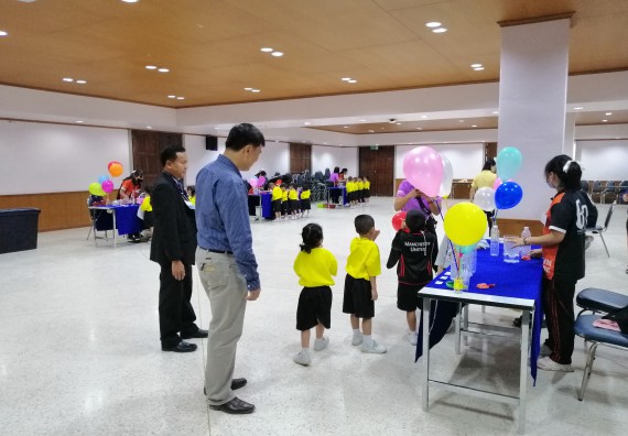 ภาพกิจกรรม คณะวิทยาศาสตร์และเทคโนโลยี จัดค่ายวิทยาศาสตร์โรงเรียนสาธิตฯ ระดับอนุบาล 1-2