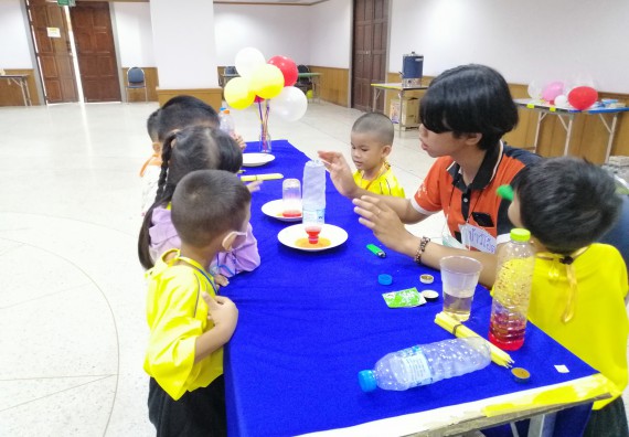 ภาพกิจกรรม คณะวิทยาศาสตร์และเทคโนโลยี จัดค่ายวิทยาศาสตร์โรงเรียนสาธิตฯ ระดับอนุบาล 1-2