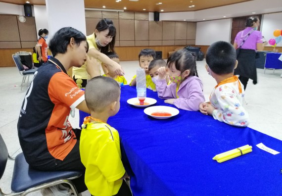 ภาพกิจกรรม คณะวิทยาศาสตร์และเทคโนโลยี จัดค่ายวิทยาศาสตร์โรงเรียนสาธิตฯ ระดับอนุบาล 1-2