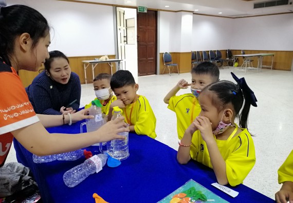ภาพกิจกรรม คณะวิทยาศาสตร์และเทคโนโลยี จัดค่ายวิทยาศาสตร์โรงเรียนสาธิตฯ ระดับอนุบาล 1-2