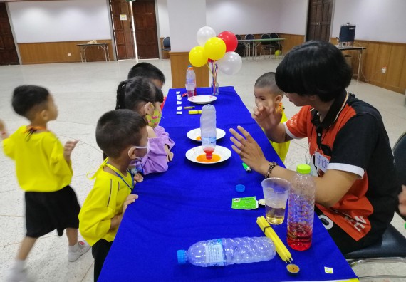 ภาพกิจกรรม คณะวิทยาศาสตร์และเทคโนโลยี จัดค่ายวิทยาศาสตร์โรงเรียนสาธิตฯ ระดับอนุบาล 1-2