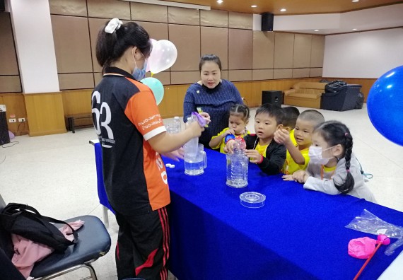 ภาพกิจกรรม คณะวิทยาศาสตร์และเทคโนโลยี จัดค่ายวิทยาศาสตร์โรงเรียนสาธิตฯ ระดับอนุบาล 1-2