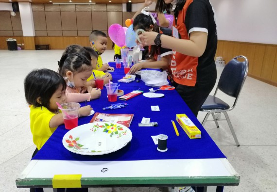 ภาพกิจกรรม คณะวิทยาศาสตร์และเทคโนโลยี จัดค่ายวิทยาศาสตร์โรงเรียนสาธิตฯ ระดับอนุบาล 1-2