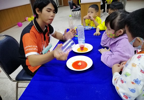 ภาพกิจกรรม คณะวิทยาศาสตร์และเทคโนโลยี จัดค่ายวิทยาศาสตร์โรงเรียนสาธิตฯ ระดับอนุบาล 1-2