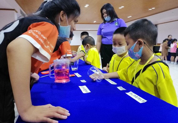 ภาพกิจกรรม คณะวิทยาศาสตร์และเทคโนโลยี จัดค่ายวิทยาศาสตร์โรงเรียนสาธิตฯ ระดับอนุบาล 1-2