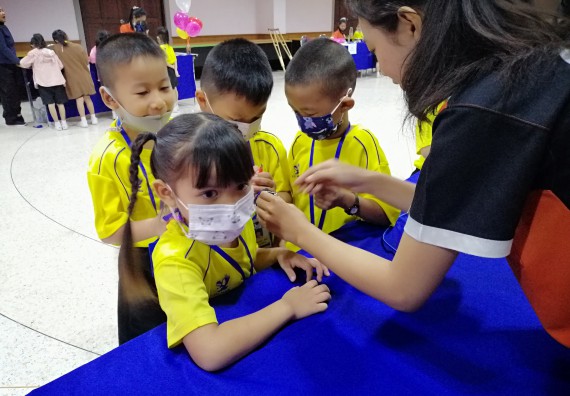 ภาพกิจกรรม คณะวิทยาศาสตร์และเทคโนโลยี จัดค่ายวิทยาศาสตร์โรงเรียนสาธิตฯ ระดับอนุบาล 1-2