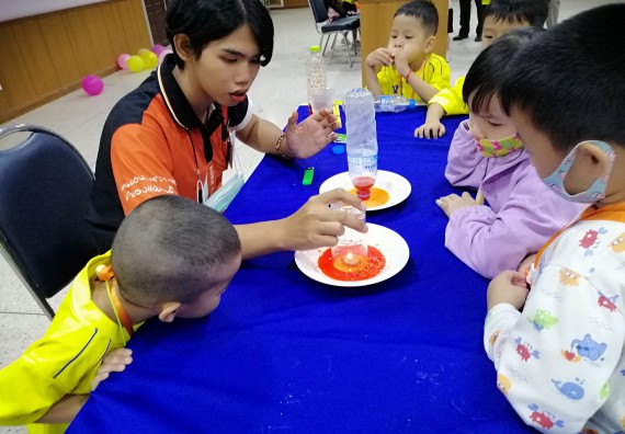 ภาพกิจกรรม คณะวิทยาศาสตร์และเทคโนโลยี จัดค่ายวิทยาศาสตร์โรงเรียนสาธิตฯ ระดับอนุบาล 1-2