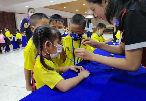 ภาพกิจกรรม คณะวิทยาศาสตร์และเทคโนโลยี จัดค่ายวิทยาศาสตร์โรงเรียนสาธิตฯ ระดับอนุบาล 1-2