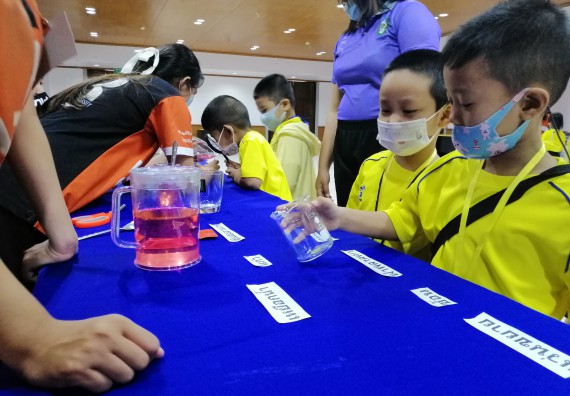 ภาพกิจกรรม คณะวิทยาศาสตร์และเทคโนโลยี จัดค่ายวิทยาศาสตร์โรงเรียนสาธิตฯ ระดับอนุบาล 1-2