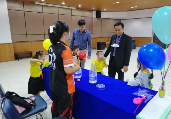 ภาพกิจกรรม คณะวิทยาศาสตร์และเทคโนโลยี จัดค่ายวิทยาศาสตร์โรงเรียนสาธิตฯ ระดับอนุบาล 1-2