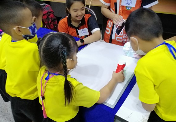 ภาพกิจกรรม คณะวิทยาศาสตร์และเทคโนโลยี จัดค่ายวิทยาศาสตร์โรงเรียนสาธิตฯ ระดับอนุบาล 1-2