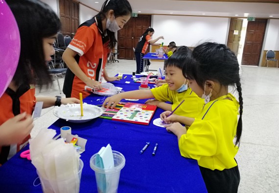 ภาพกิจกรรม คณะวิทยาศาสตร์และเทคโนโลยี จัดค่ายวิทยาศาสตร์โรงเรียนสาธิตฯ ระดับอนุบาล 1-2