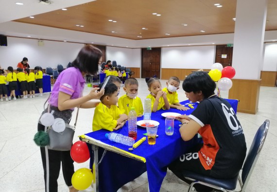 ภาพกิจกรรม คณะวิทยาศาสตร์และเทคโนโลยี จัดค่ายวิทยาศาสตร์โรงเรียนสาธิตฯ ระดับอนุบาล 1-2