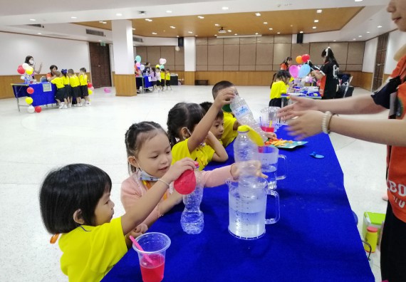 ภาพกิจกรรม คณะวิทยาศาสตร์และเทคโนโลยี จัดค่ายวิทยาศาสตร์โรงเรียนสาธิตฯ ระดับอนุบาล 1-2
