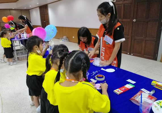 ภาพกิจกรรม คณะวิทยาศาสตร์และเทคโนโลยี จัดค่ายวิทยาศาสตร์โรงเรียนสาธิตฯ ระดับอนุบาล 1-2