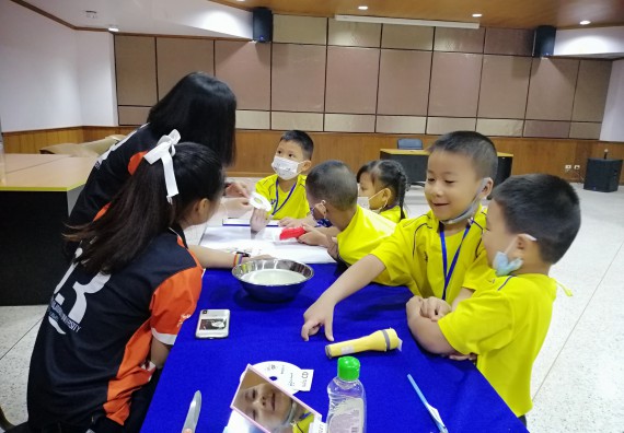 ภาพกิจกรรม คณะวิทยาศาสตร์และเทคโนโลยี จัดค่ายวิทยาศาสตร์โรงเรียนสาธิตฯ ระดับอนุบาล 1-2