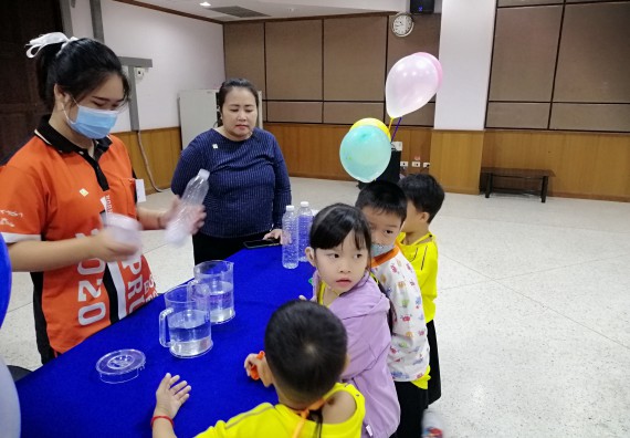 ภาพกิจกรรม คณะวิทยาศาสตร์และเทคโนโลยี จัดค่ายวิทยาศาสตร์โรงเรียนสาธิตฯ ระดับอนุบาล 1-2