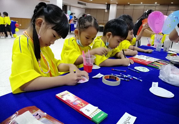 ภาพกิจกรรม คณะวิทยาศาสตร์และเทคโนโลยี จัดค่ายวิทยาศาสตร์โรงเรียนสาธิตฯ ระดับอนุบาล 1-2