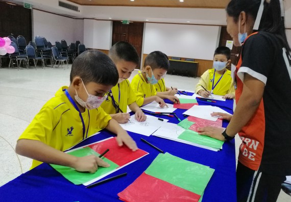 ภาพกิจกรรม คณะวิทยาศาสตร์และเทคโนโลยี จัดค่ายวิทยาศาสตร์โรงเรียนสาธิตฯ ระดับอนุบาล 1-2