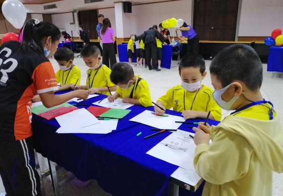 ภาพกิจกรรม คณะวิทยาศาสตร์และเทคโนโลยี จัดค่ายวิทยาศาสตร์โรงเรียนสาธิตฯ ระดับอนุบาล 1-2