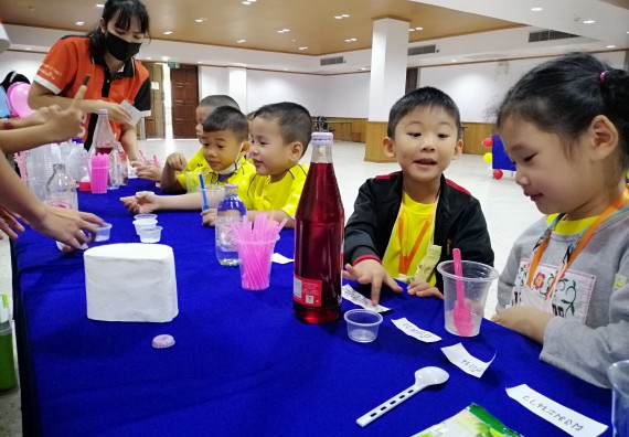 ภาพกิจกรรม คณะวิทยาศาสตร์และเทคโนโลยี จัดค่ายวิทยาศาสตร์โรงเรียนสาธิตฯ ระดับอนุบาล 1-2
