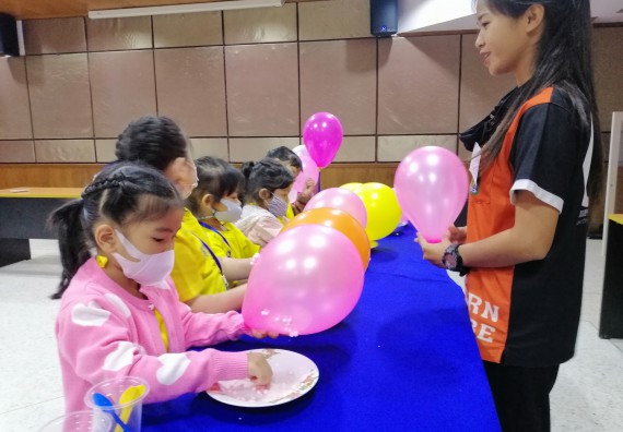 ภาพกิจกรรม คณะวิทยาศาสตร์และเทคโนโลยี จัดค่ายวิทยาศาสตร์โรงเรียนสาธิตฯ ระดับอนุบาล 1-2