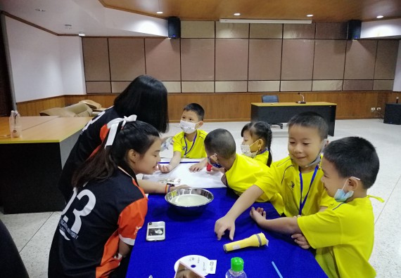 ภาพกิจกรรม คณะวิทยาศาสตร์และเทคโนโลยี จัดค่ายวิทยาศาสตร์โรงเรียนสาธิตฯ ระดับอนุบาล 1-2