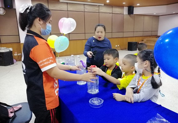 ภาพกิจกรรม คณะวิทยาศาสตร์และเทคโนโลยี จัดค่ายวิทยาศาสตร์โรงเรียนสาธิตฯ ระดับอนุบาล 1-2