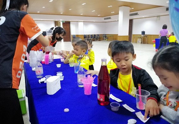 ภาพกิจกรรม คณะวิทยาศาสตร์และเทคโนโลยี จัดค่ายวิทยาศาสตร์โรงเรียนสาธิตฯ ระดับอนุบาล 1-2