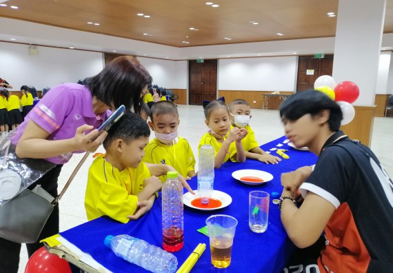 ภาพกิจกรรม คณะวิทยาศาสตร์และเทคโนโลยี จัดค่ายวิทยาศาสตร์โรงเรียนสาธิตฯ ระดับอนุบาล 1-2