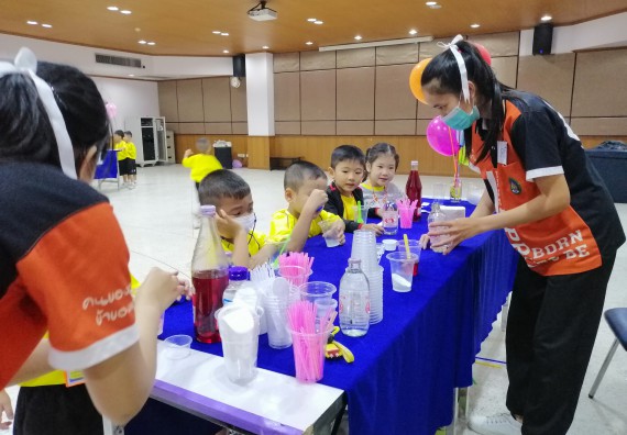 ภาพกิจกรรม คณะวิทยาศาสตร์และเทคโนโลยี จัดค่ายวิทยาศาสตร์โรงเรียนสาธิตฯ ระดับอนุบาล 1-2