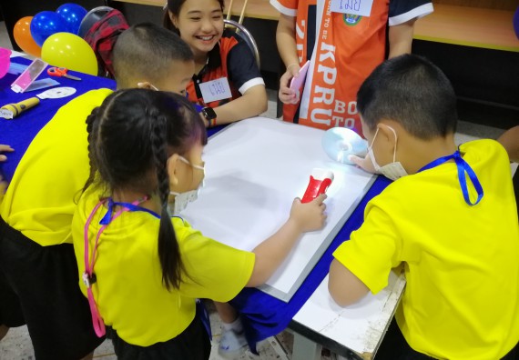 ภาพกิจกรรม คณะวิทยาศาสตร์และเทคโนโลยี จัดค่ายวิทยาศาสตร์โรงเรียนสาธิตฯ ระดับอนุบาล 1-2