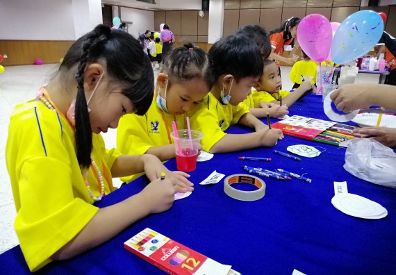 ภาพกิจกรรม คณะวิทยาศาสตร์และเทคโนโลยี จัดค่ายวิทยาศาสตร์โรงเรียนสาธิตฯ ระดับอนุบาล 1-2