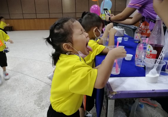 ภาพกิจกรรม คณะวิทยาศาสตร์และเทคโนโลยี จัดค่ายวิทยาศาสตร์โรงเรียนสาธิตฯ ระดับอนุบาล 1-2
