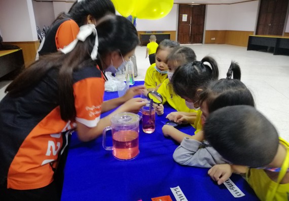 ภาพกิจกรรม คณะวิทยาศาสตร์และเทคโนโลยี จัดค่ายวิทยาศาสตร์โรงเรียนสาธิตฯ ระดับอนุบาล 1-2