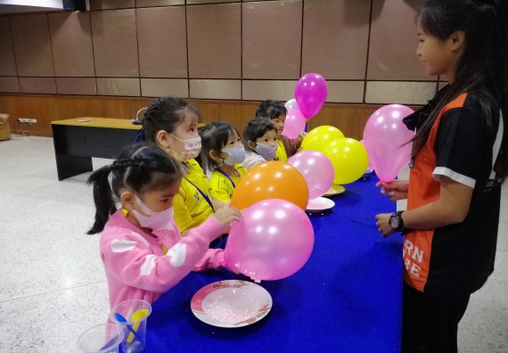 ภาพกิจกรรม คณะวิทยาศาสตร์และเทคโนโลยี จัดค่ายวิทยาศาสตร์โรงเรียนสาธิตฯ ระดับอนุบาล 1-2