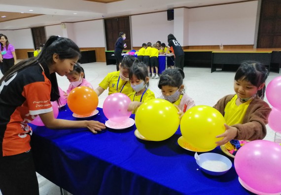 ภาพกิจกรรม คณะวิทยาศาสตร์และเทคโนโลยี จัดค่ายวิทยาศาสตร์โรงเรียนสาธิตฯ ระดับอนุบาล 1-2